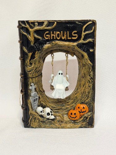 Libro decorativo con fantasma en columpio.